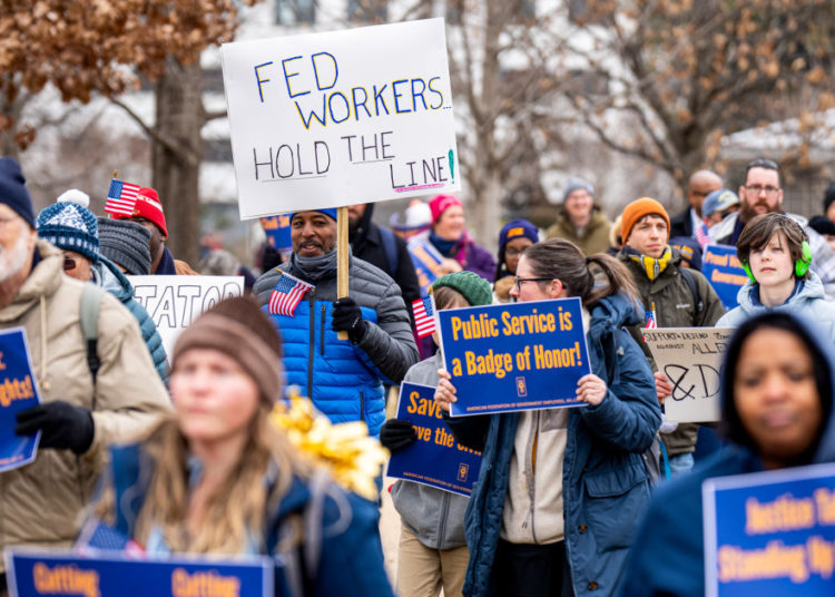 AFGE, largest federal workers’ union, calls for end to shutdown, putting pressure on Democrats