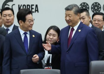 APEC summit starts with China vowing to defend free trade