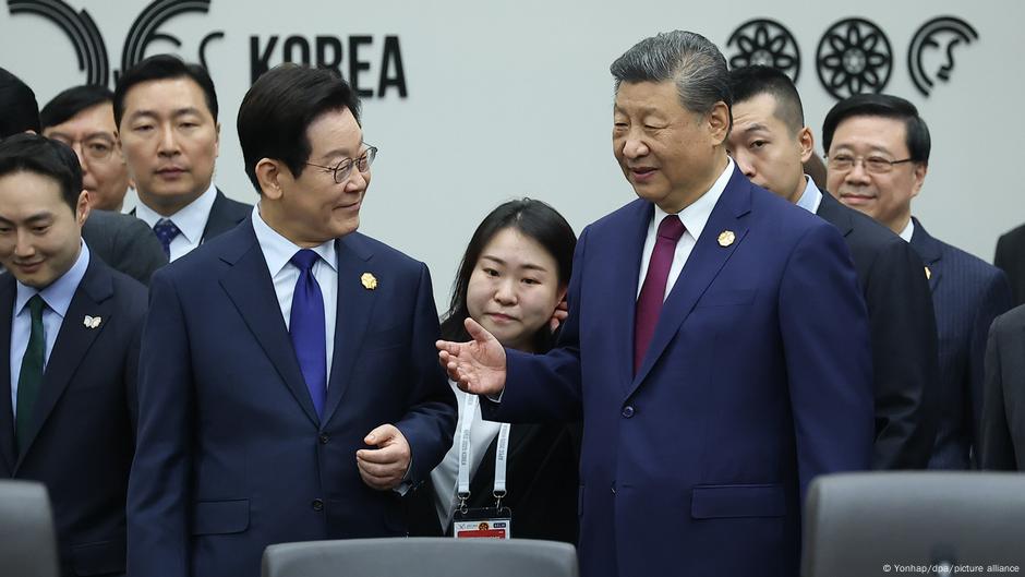 APEC summit starts with China vowing to defend free trade