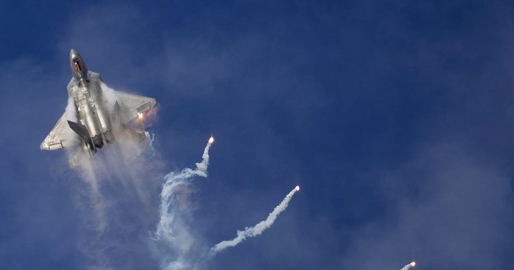 Air Force’s 10-year fighter jet report is missing key details, experts say