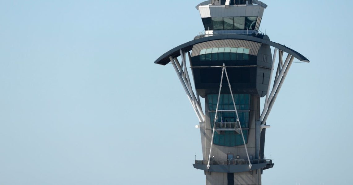 Airlines feeding air traffic controllers as they miss first paychecks