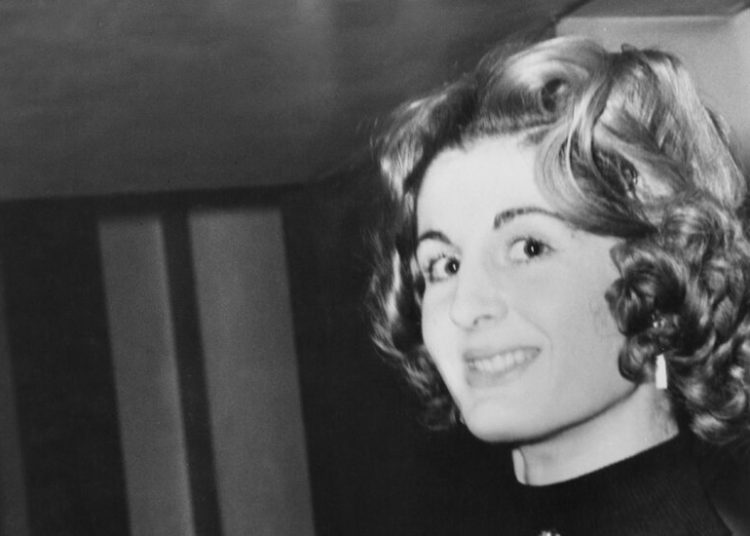 Annabel Goldsmith, a Queen of British High Society, Dies at 91