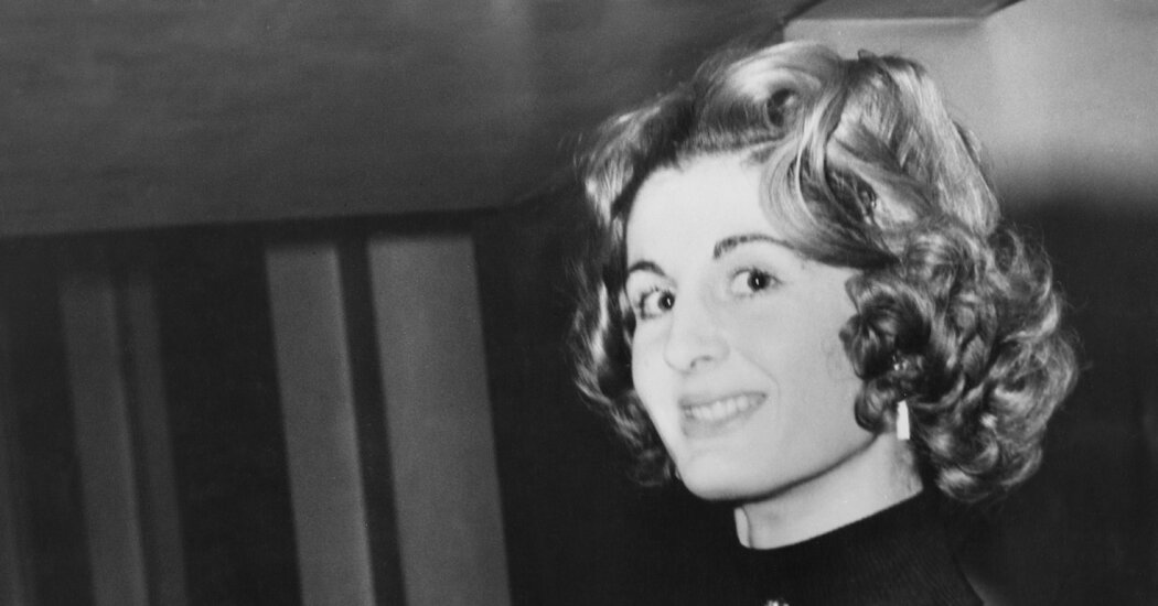 Annabel Goldsmith, a Queen of British High Society, Dies at 91