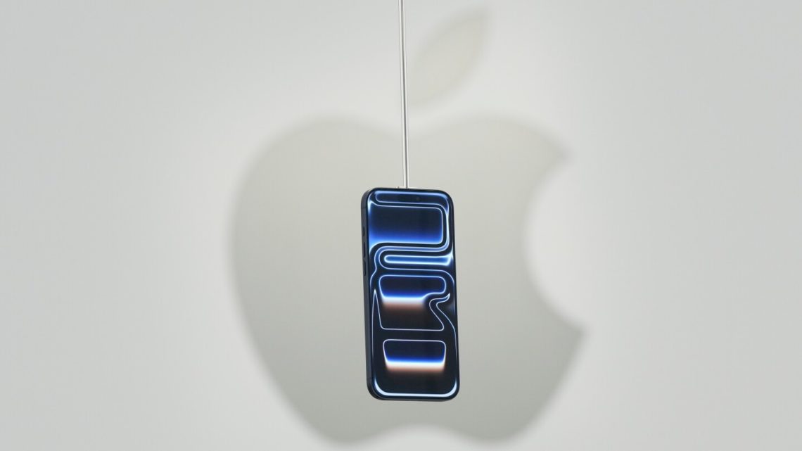 Apple delivers strong quarter despite iPhone sales slowdown and ongoing artificial technology issues