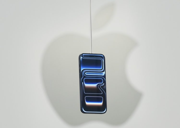 Apple delivers strong quarter despite iPhone sales slowdown and ongoing artificial technology issues