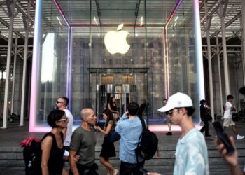 Apple market value hits $4 trillion
