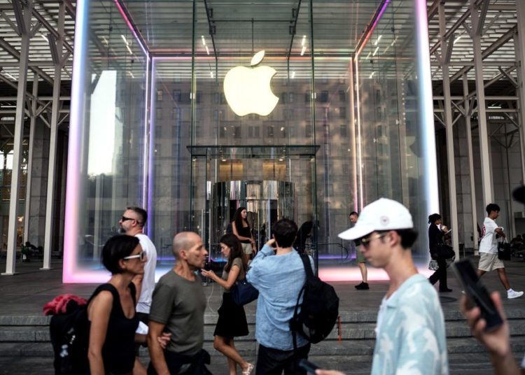 Apple market value hits $4 trillion