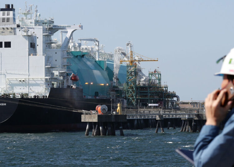 As China and U.S. Split Over Energy, Korea Is Stuck in the Middle