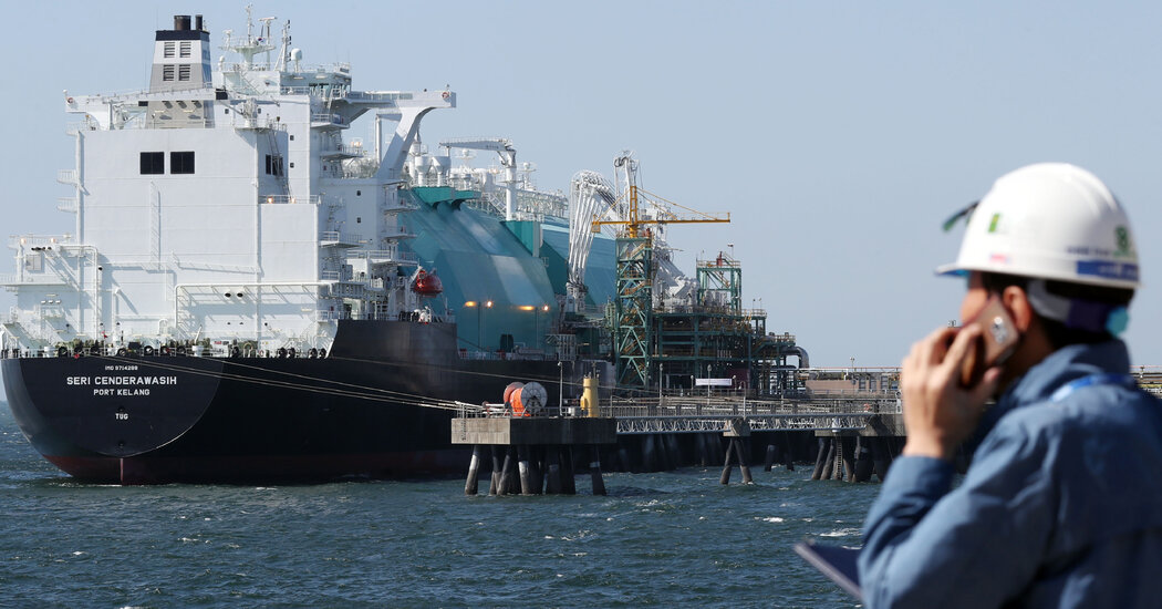 As China and U.S. Split Over Energy, Korea Is Stuck in the Middle