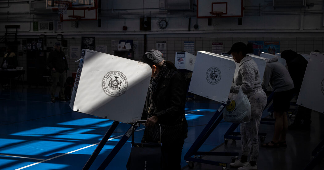 As New Yorkers Flood Early Voting Sites, Undecideds Become Prized Target