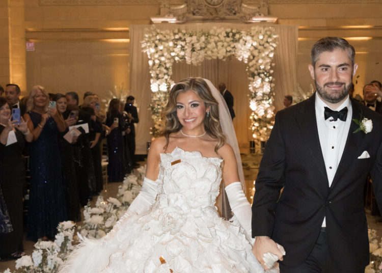 At Grand Central, a Celebration of Love and New York
