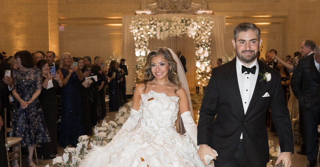 At Grand Central, a Celebration of Love and New York