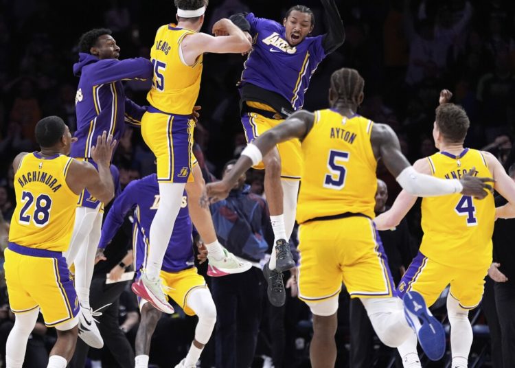 Austin Reaves gives short-handed Lakers another reason to rely on him with buzzer-beater vs. Wolves