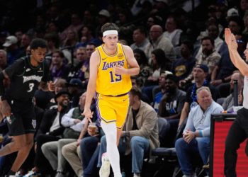 Austin Reaves hits game-winner as Lakers hang on to defeat Timberwolves