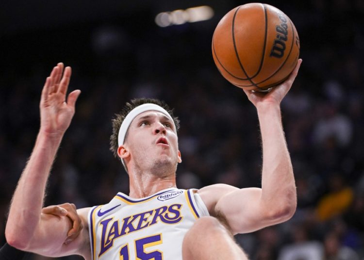 Austin Reaves scores career-high points as Lakers outlast Kings in NBA