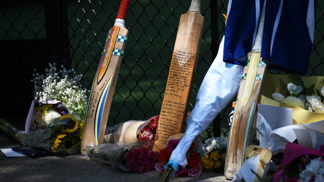 Australia wins the toss and fields against India after tribute to dead teenage cricketer