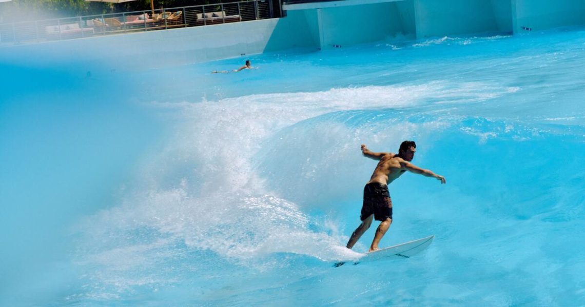 Big wave machine — by the sea — rolling into El Segundo