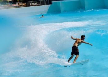 Big wave machine — by the sea — rolling into El Segundo