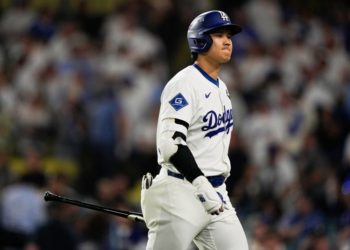 Blue Jays strike early with back-to-back homers, top Dodgers in Game 5