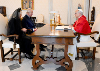 British King and Pope Pray Together in Public in Groundbreaking Moment