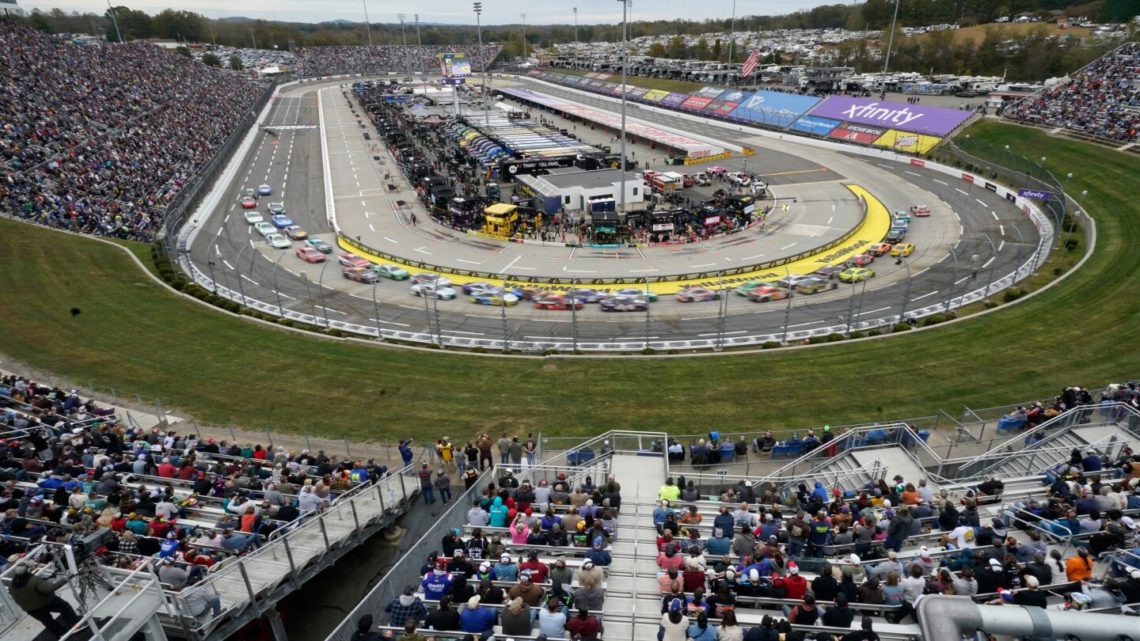 Byron outduels Blaney for victory at Martinsville and NASCAR Championship 4 berth