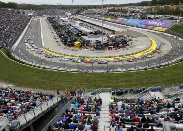 Byron outduels Blaney for victory at Martinsville and NASCAR Championship 4 berth