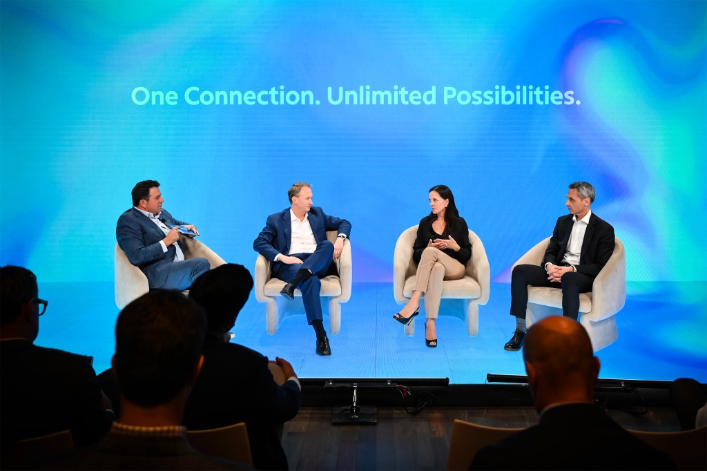 Charter Teams With Apple For Live Lakers Games On Vision Pro, Sets New Spectrum App Store