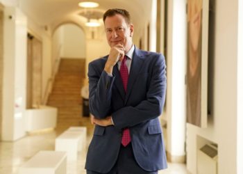 ChatGPT-Composed Bill De Blasio Interview Was “Humiliating”, Times Of London Associate Editor Tells Newsroom