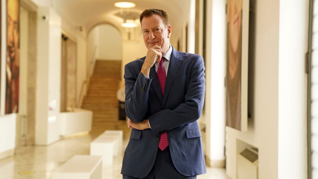 ChatGPT-Composed Bill De Blasio Interview Was “Humiliating”, Times Of London Associate Editor Tells Newsroom