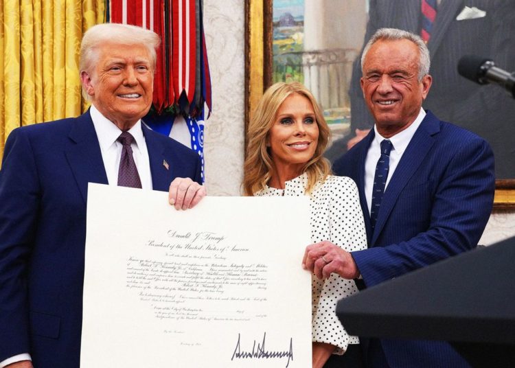 Cheryl Hines’s MAGA Makeover Has Her Hollywood Colleagues Scratching Their Heads: “I Don’t Know You Anymore!”