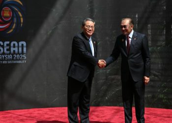 China and ASEAN sign expanded free trade pact