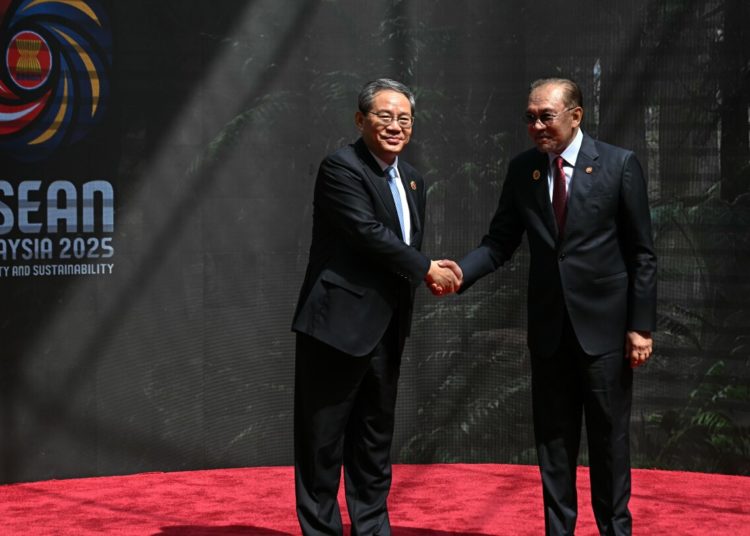 China and ASEAN sign expanded free trade pact