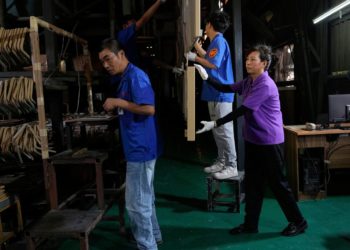 China’s factory activity contracts for 7th month, reflecting tariffs pressure on trade