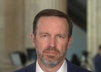 Chris Murphy: Tariffs a Political Tool Trump Is Using to ‘Enrich Himself’