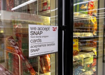 Could halt in SNAP benefits, paychecks pressure lawmakers to strike shutdown deal?