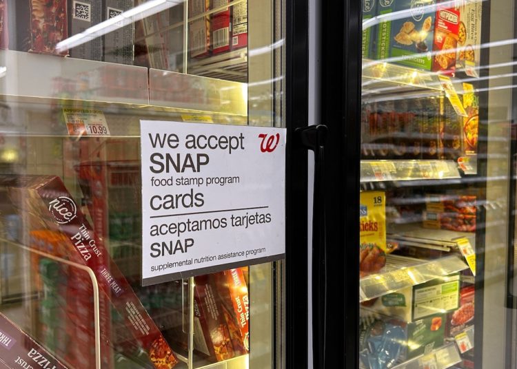 Could halt in SNAP benefits, paychecks pressure lawmakers to strike shutdown deal?