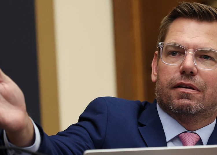 Dem Rep Issues Bold Challenge to Presidential Wannabes