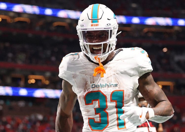Dolphins rookie furious after being called for questionable penalty vs Ravens