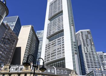 ECB keeps interest rates unchanged as economy withstands trade shock