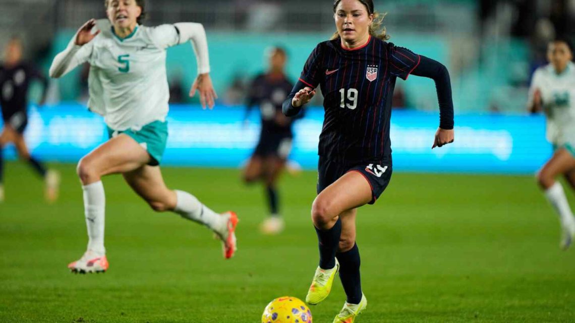 Emma Sears has a hat trick in a 6-0 USWNT victory over New Zealand