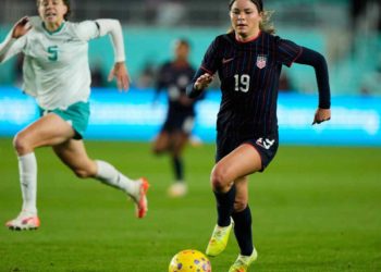 Emma Sears has a hat trick in a 6-0 USWNT victory over New Zealand