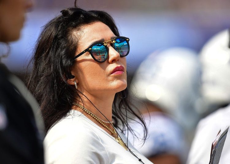 Ex-NFL star praises Colts co-owner Carlie Irsay-Gordon for her involvement with team