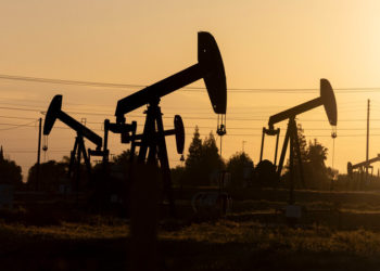 Exxon’s and Chevron’s Profits Fall as Oil Prices Stay Low