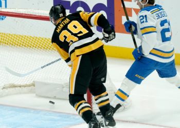 Fan at Penguins game hospitalized after falling from upper concourse
