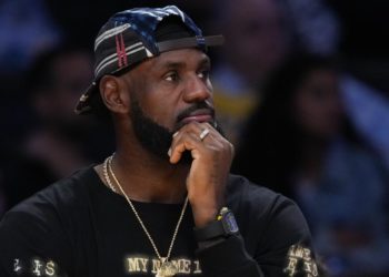 Fan drops lawsuit against LeBron James after PrizePicks offers chance to recoup losses