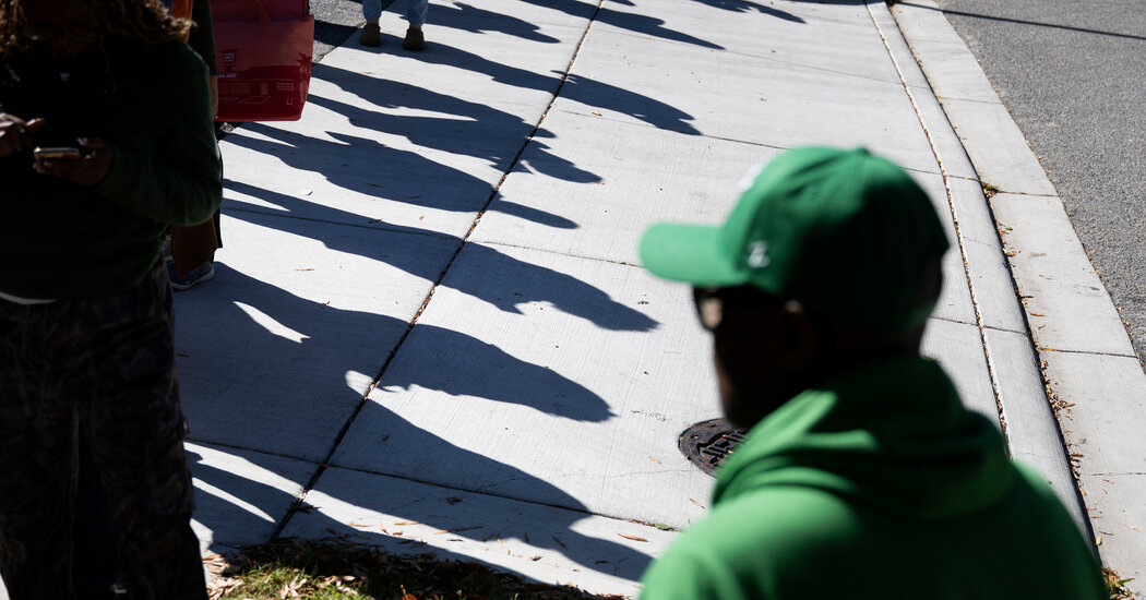 Federal Workers Have Started Missing Paychecks During the Shutdown