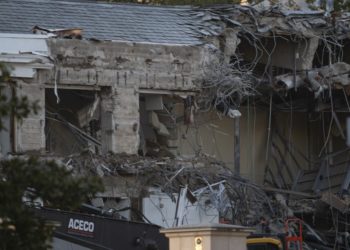 Federal Workers Told to Stop Taking Photos of White House Destruction