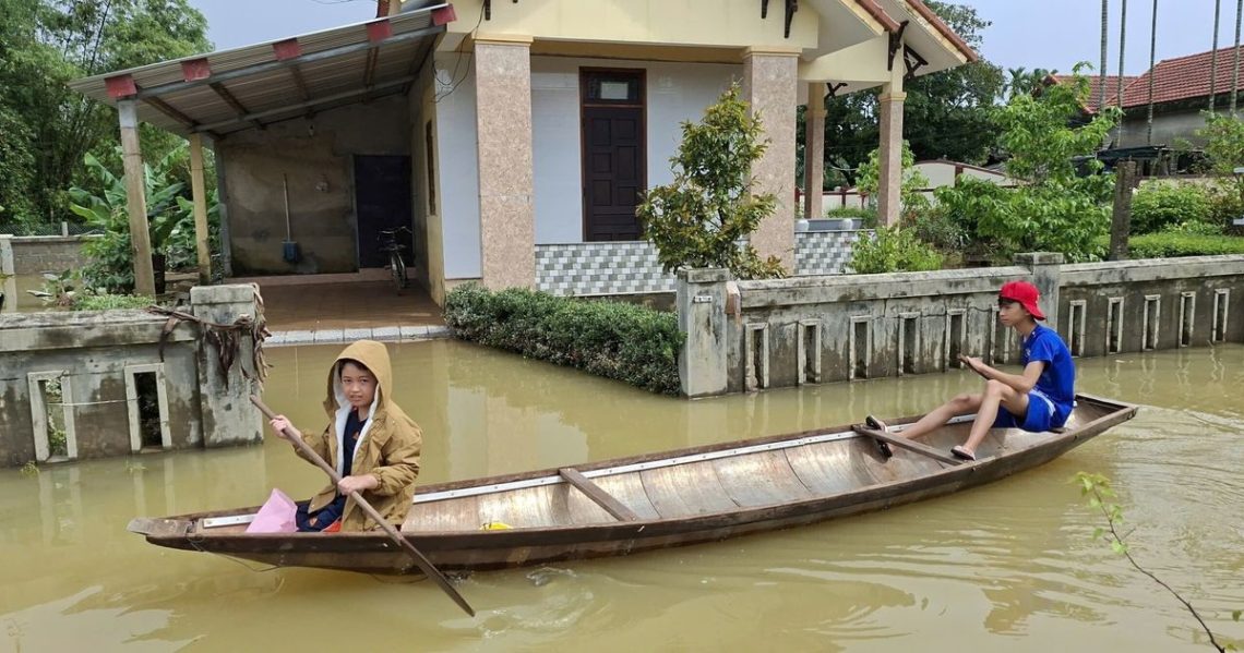 Floods kill 13 in Central Vietnam as rescue operations push forward