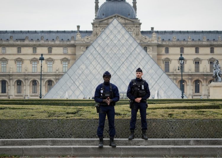 French police arrest 2 Louvre jewel heist suspects amid manhunt