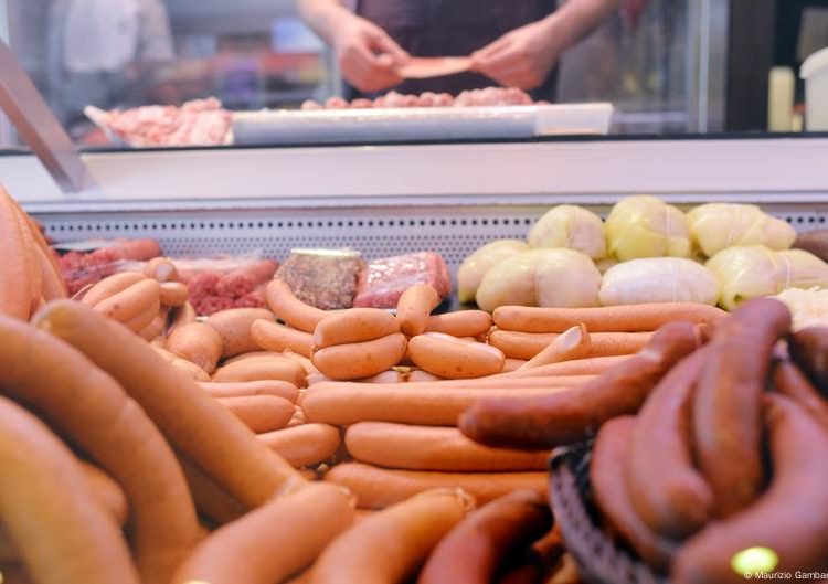 Germany: Drunk man falls into butcher’s, snacks on sausages